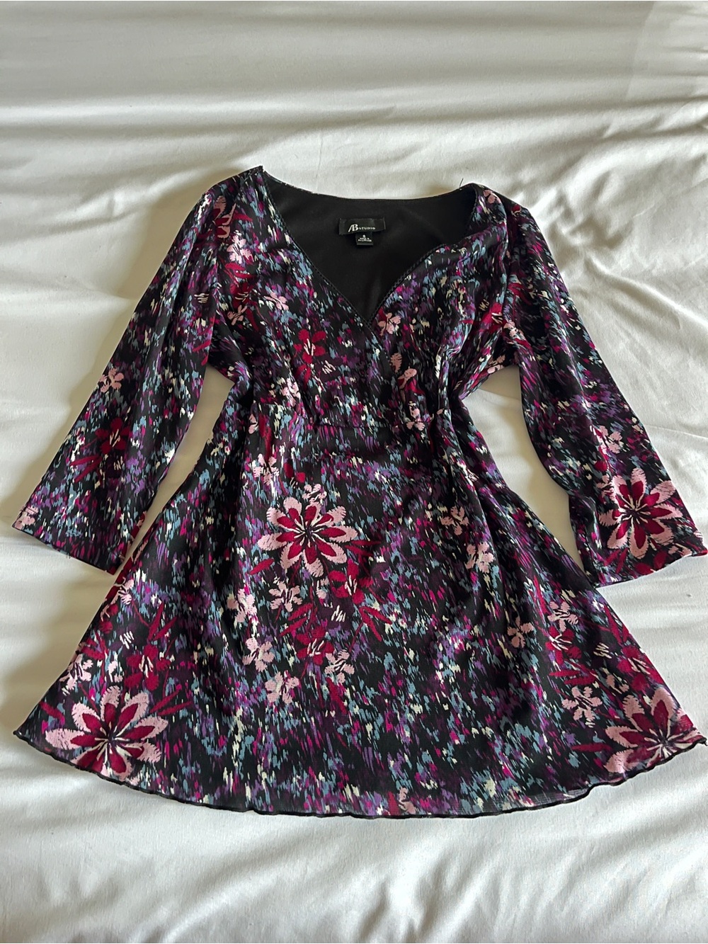 AB Studio Size S Purple Floral Faux-Wrap V-Neck Tunic in Black, Pink & Purple